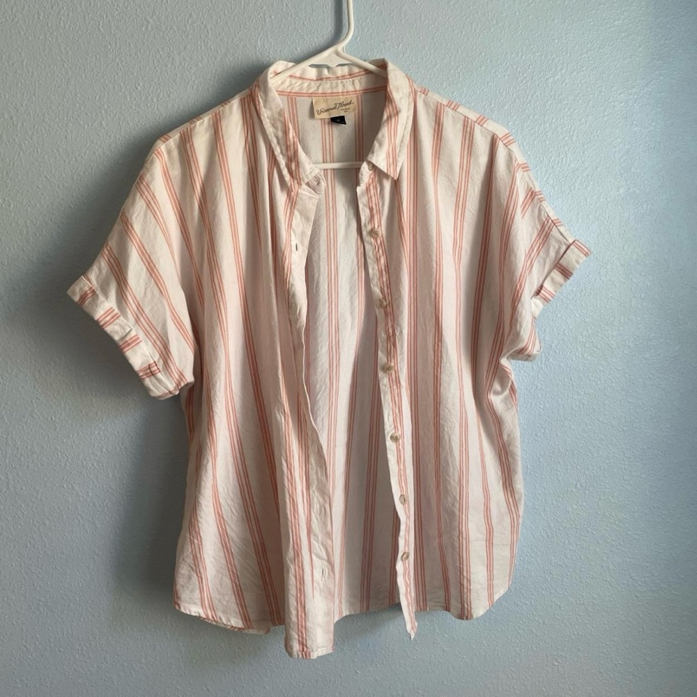 Universal Threads button tee